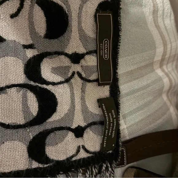 Vintage Y2K Coach signature Reversible scarf and Coach signature messenger bag - Picture 4 of 4